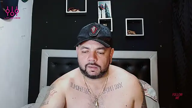 Snapshot of perverseveteranmanxxx chatting on 03.13.25 perverseveteranmanxxx online show from 03.13.25