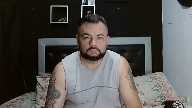 Snapshot of perverseveteranmanxxx chatting on 03.19.25 perverseveteranmanxxx online show from 03.19.25