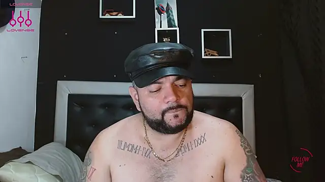 Snapshot of perverseveteranmanxxx chatting on 03.23.25 perverseveteranmanxxx online show from 03.23.25