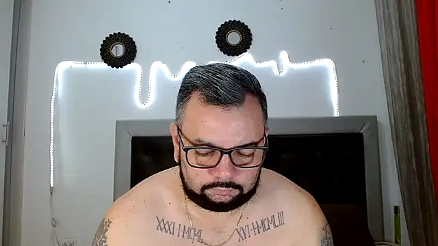 Snapshot of perverseveteranmanxxx chatting on 09.19.25 perverseveteranmanxxx online show from 09.19.25