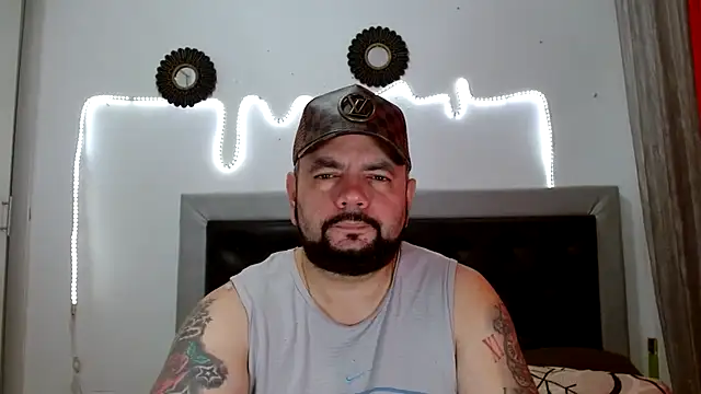 Snapshot of perverseveteranmanxxx chatting on 09.20.25 perverseveteranmanxxx online show from 09.20.25