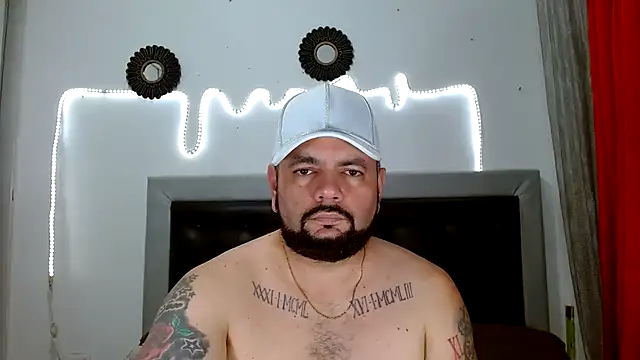 Snapshot of perverseveteranmanxxx chatting on 09.23.25 perverseveteranmanxxx online show from 09.23.25