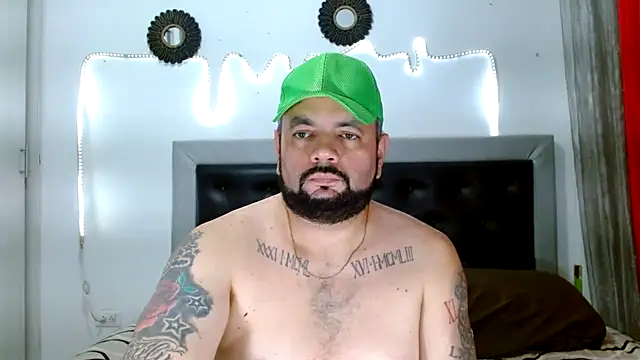 Snapshot of perverseveteranmanxxx chatting on 10.03.25 perverseveteranmanxxx online show from 10.03.25