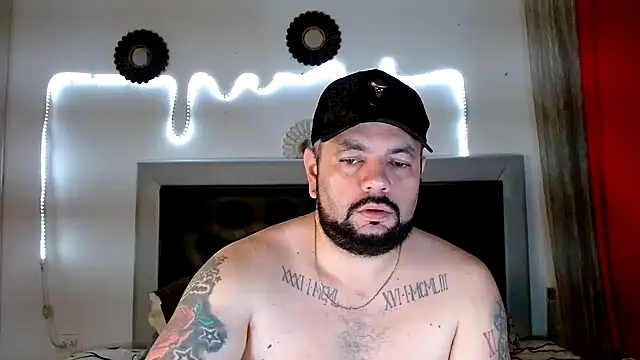 Snapshot of perverseveteranmanxxx chatting on 10.03.25 perverseveteranmanxxx online show from 10.03.25