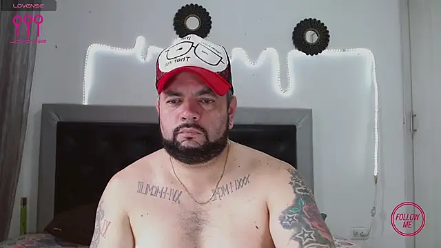 Snapshot of perverseveteranmanxxx chatting on 10.16.25 perverseveteranmanxxx online show from 10.16.25