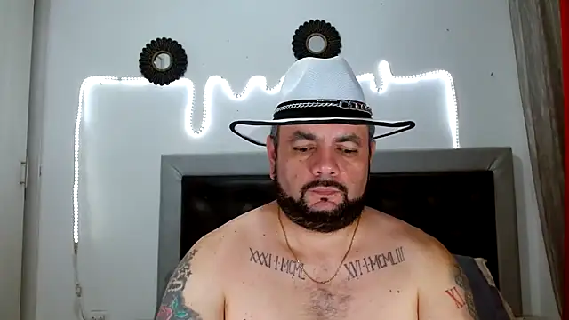 Snapshot of perverseveteranmanxxx chatting on 10.18.25 perverseveteranmanxxx online show from 10.18.25