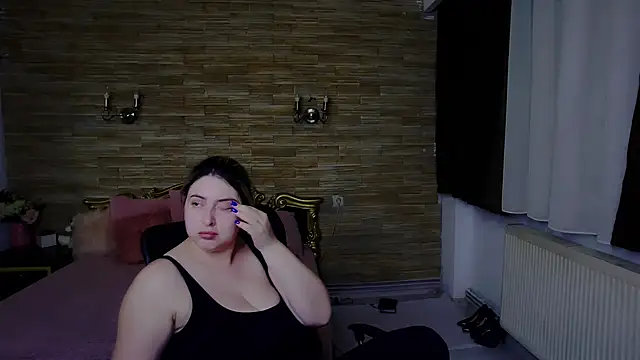 Snapshot of MiraHaze chatting on 12.17.24 MiraHaze online show from 12.17.24