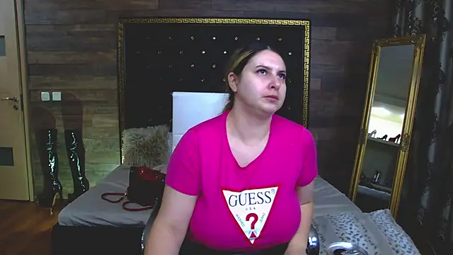 Snapshot of MiraHaze chatting on 01.06.25 MiraHaze online show from 01.06.25