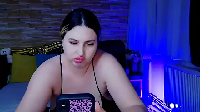 Snapshot of MiraHaze chatting on 02.08.25 MiraHaze online show from 02.08.25