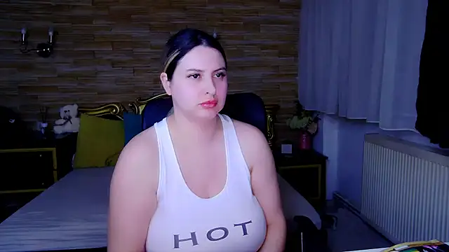 Snapshot of MiraHaze chatting on 02.12.25 MiraHaze online show from 02.12.25