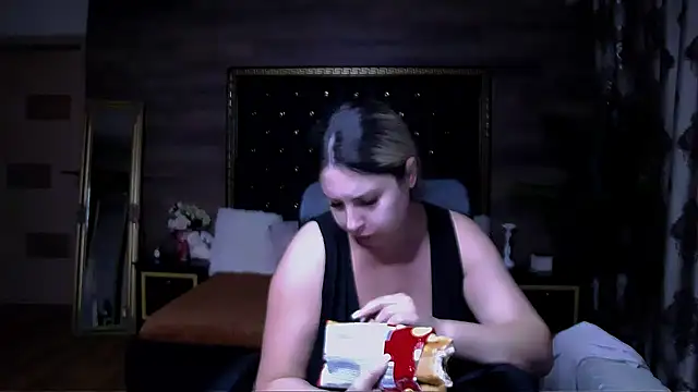 Snapshot of MiraHaze chatting on 10.05.25 MiraHaze online show from 10.05.25