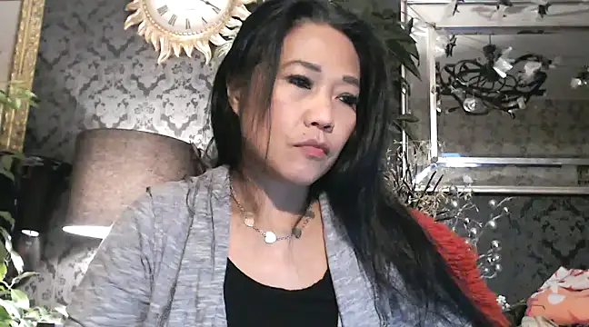Snapshot of Hornygirltheone chatting on 02.04.25 Hornygirltheone online show from 02.04.25