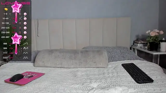 Snapshot of MissMiaTv chatting on 12.14.24 MissMiaTv online show from 12.14.24