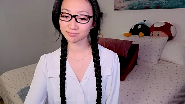 Snapshot of MySweetSofie chatting on 10.28.25 MySweetSofie online show from 10.28.25