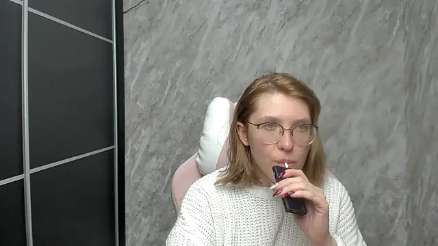 Reginasmilee online show from 02.23.25