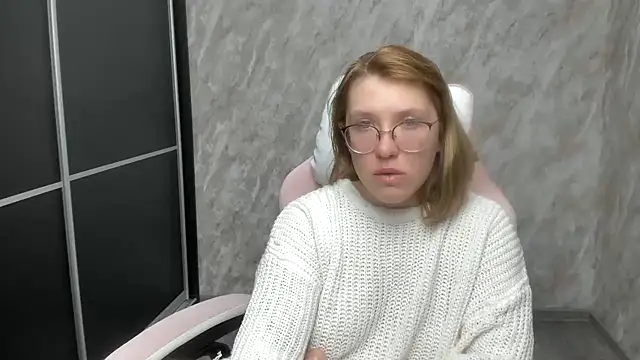 Reginasmilee online show from 02.24.25