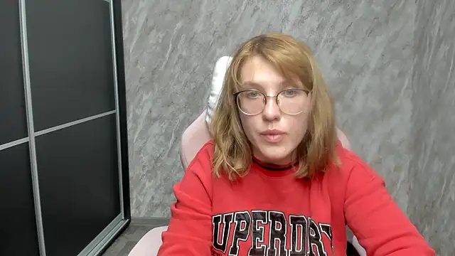 Reginasmilee online show from 02.24.25