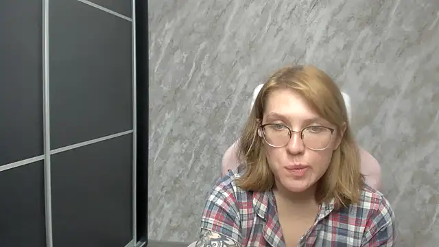 Reginasmilee online show from 03.02.25