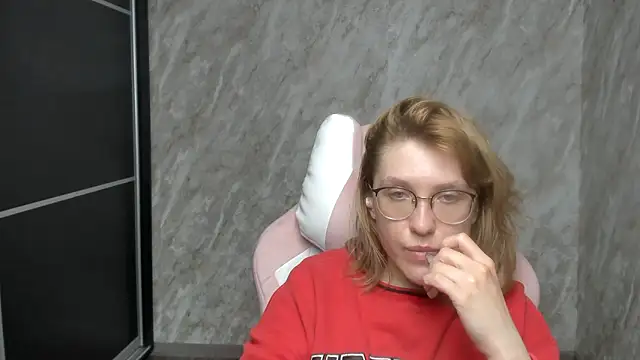 Reginasmilee online show from 03.05.25