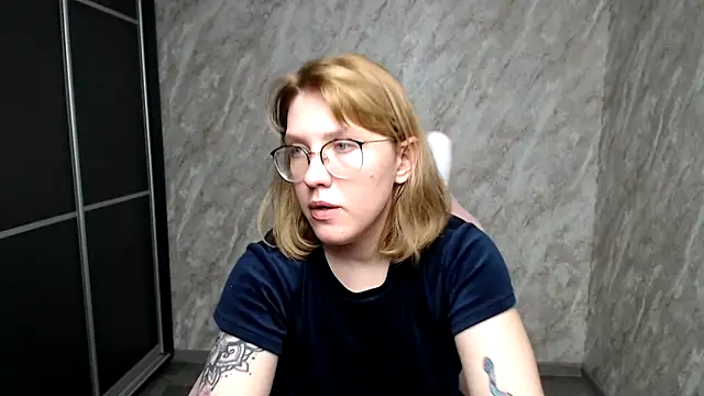 Reginasmilee online show from 03.06.25