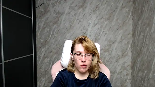 Reginasmilee online show from 03.06.25