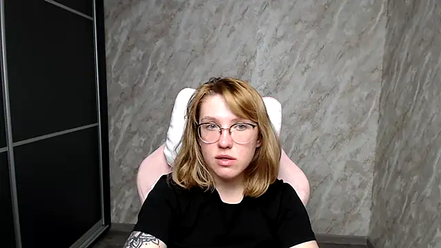 Reginasmilee online show from 03.09.25