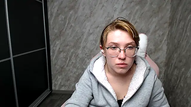 Reginasmilee online show from 03.12.25