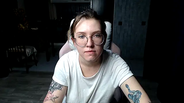 Reginasmilee online show from 09.09.25