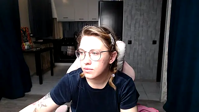 Reginasmilee online show from 09.14.25