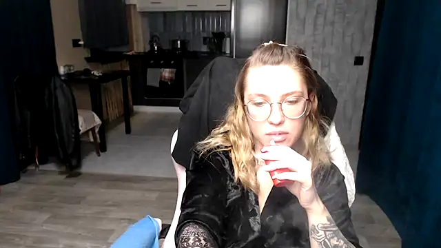 Reginasmilee online show from 09.20.25