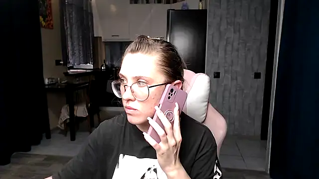 Reginasmilee online show from 09.20.25