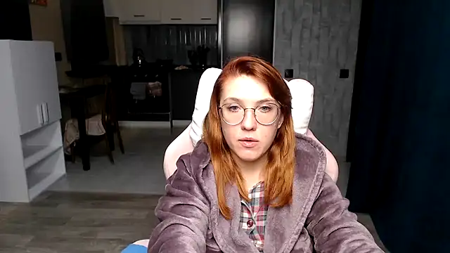 Reginasmilee online show from 10.06.25