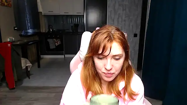 Reginasmilee online show from 10.27.25