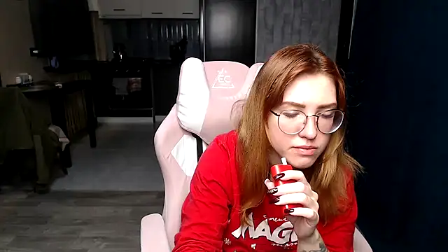 Reginasmilee online show from 10.29.25