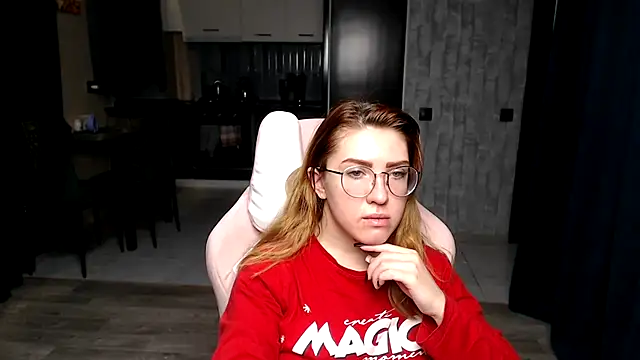 Reginasmilee online show from 11.30.25