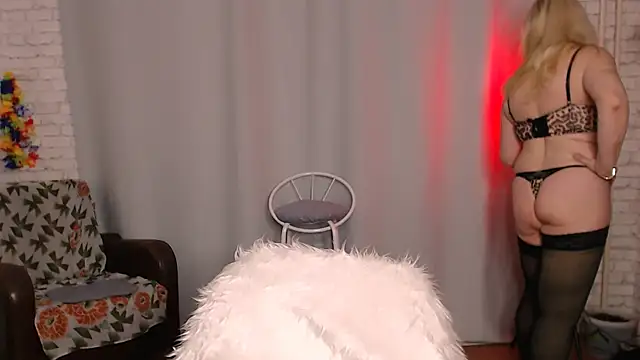 Snapshot of Samantha_Si chatting on 12.14.24 Samantha Si online show from 12.14.24