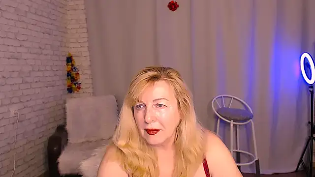 Snapshot of Samantha_Si chatting on 02.04.25 Samantha Si online show from 02.04.25