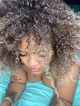 riri brunnete online show from 12.29.24