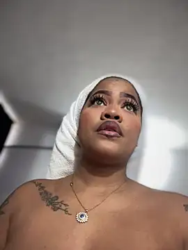 riri brunnete online show from 01.25.25