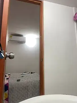 riri brunnete online show from 02.24.25