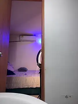 riri brunnete online show from 09.20.25