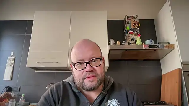 Snapshot of theitalianbear chatting on 12.18.24 theitalianbear online show from 12.18.24