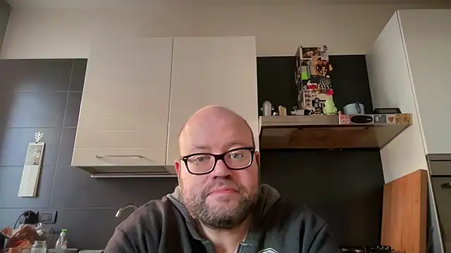 Snapshot of theitalianbear chatting on 12.18.24 theitalianbear online show from 12.18.24
