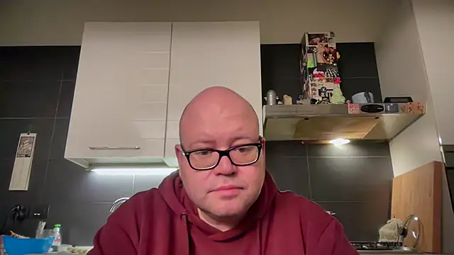 Snapshot of theitalianbear chatting on 12.21.24 theitalianbear online show from 12.21.24