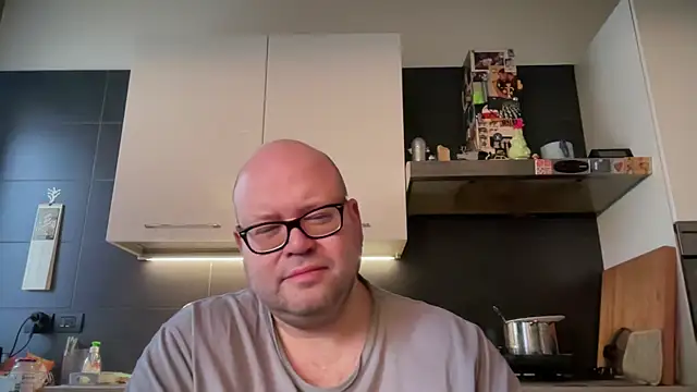 Snapshot of theitalianbear chatting on 12.23.24 theitalianbear online show from 12.23.24