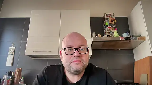 Snapshot of theitalianbear chatting on 12.28.24 theitalianbear online show from 12.28.24