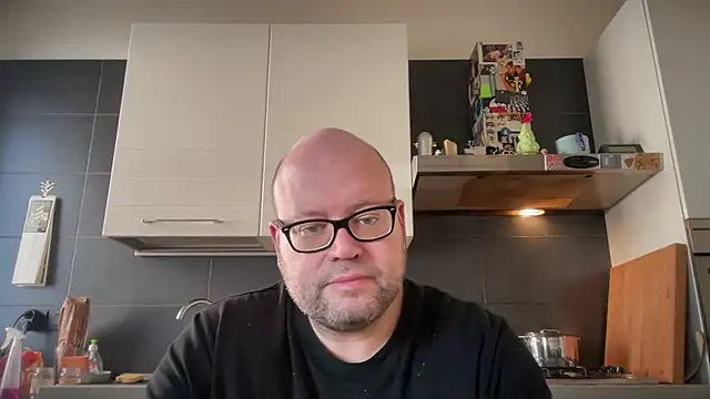 Snapshot of theitalianbear chatting on 12.29.24 theitalianbear online show from 12.29.24