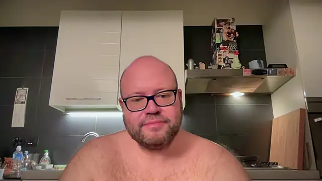 Snapshot of theitalianbear chatting on 01.31.25 theitalianbear online show from 01.31.25