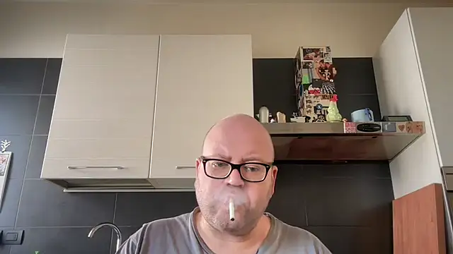 Snapshot of theitalianbear chatting on 03.15.25 theitalianbear online show from 03.15.25