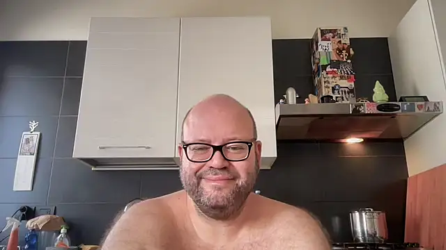 Snapshot of theitalianbear chatting on 09.14.25 theitalianbear online show from 09.14.25